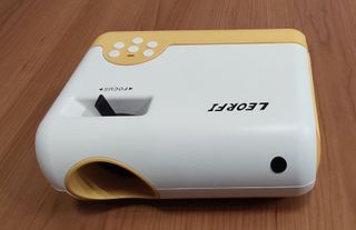 MINI PROYECTOR LEORFI