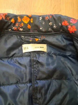 Abrigo estampado floral azul, talla M