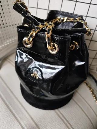 Bolso Mauricele le Croice Negro Charol Piel y Ante