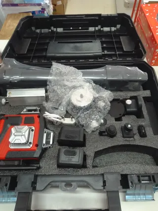 Nivel Láser + Baterías + Trípode