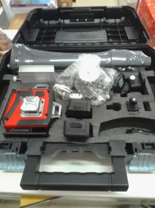 Nivel Láser + Baterías + Trípode