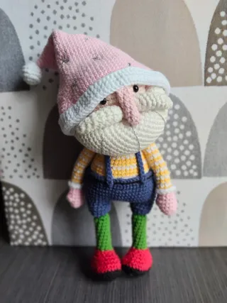 Duende de Navidad tejido a mano