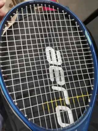 Raqueta de tenis ProKennex con funda