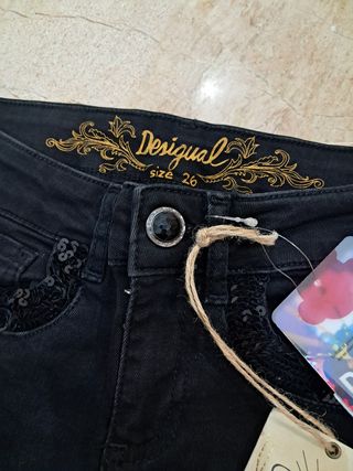 Desigual- pantalón vaquero mujer