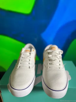 Zapatillas Nike Blancas y Naranja en talla 39 y 40