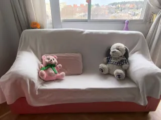Sofá cama 2 plazas muy cómodo, se aceptan ofertas.