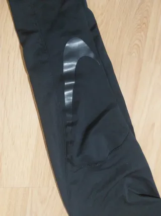 Pantalón deportivo Nike negro