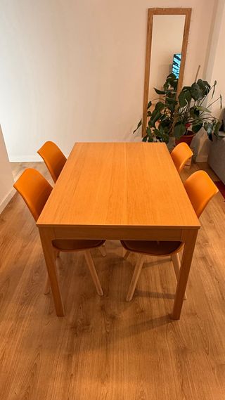 Conjunto mesa y 4 sillas comedor