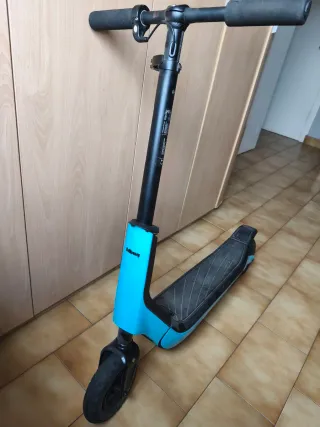 Patinete eléctrico infantil azul