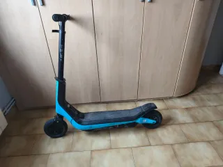 Patinete eléctrico infantil azul