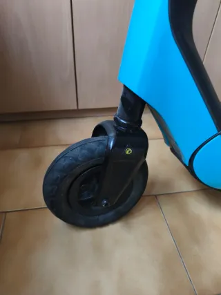 Patinete eléctrico infantil azul