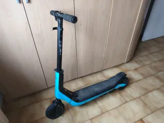 Patinete eléctrico infantil azul