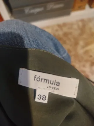 Vestido lencero verde con encaje negro