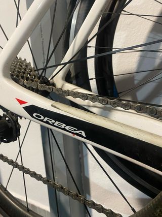 Bicicleta Carretera Orbea Roja y Blanca