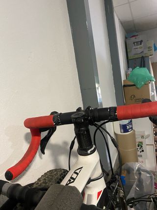 Bicicleta Carretera Orbea Roja y Blanca