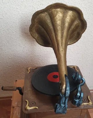 Gramófono antiguo decorativo