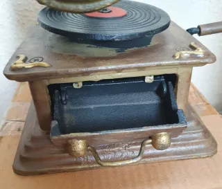 Gramófono antiguo decorativo