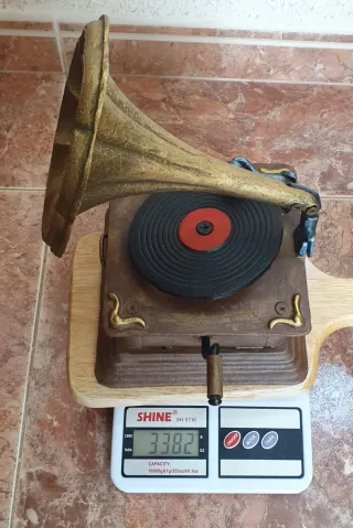 Gramófono antiguo decorativo