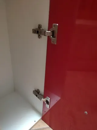 Mueble auxiliar rojo