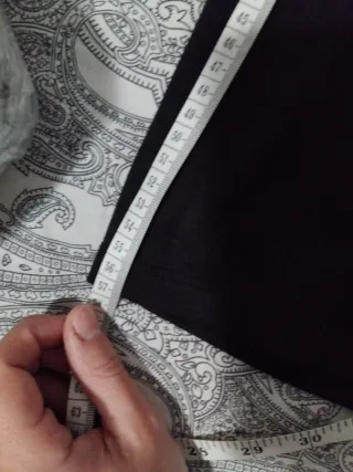 Falda tubo básica negra hasta rodilla