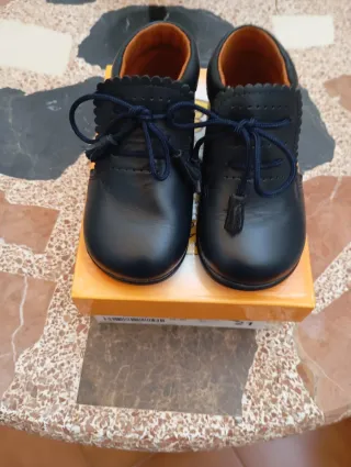 Botitas Inglesitas Bebé azul oscuro  Numero 21