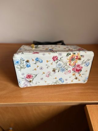 Bolso Carla Ferreri floral como nuevo