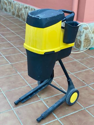 Trituradora de jardín amarilla Einhel