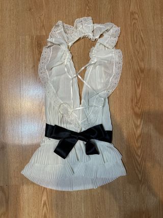 Mono blanco con lazo negro