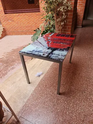 Mesa cristal y metal diseño moderno