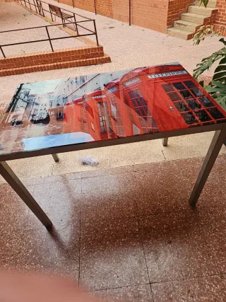 Mesa cristal y metal diseño moderno