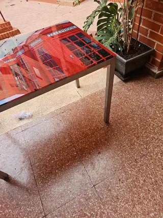 Mesa cristal y metal diseño moderno