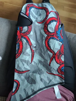 Pasamontañas Buff Rojo octopussy