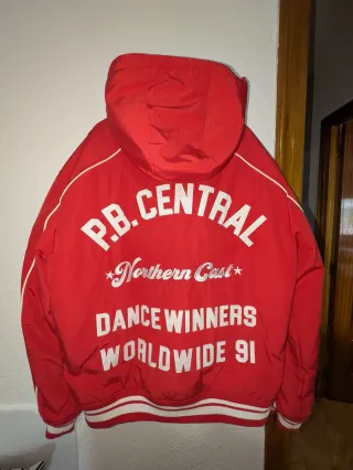 Chaqueta Roja Pull&Bear Talla L