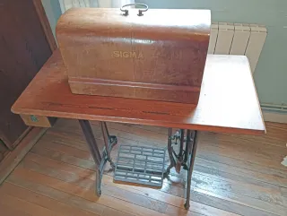 Máquina de coser antigua SIGMA