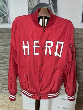 Chaqueta estilo americano roja y blanca