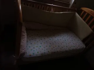 Lettino in legno per bambino