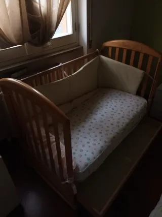Lettino in legno per bambino