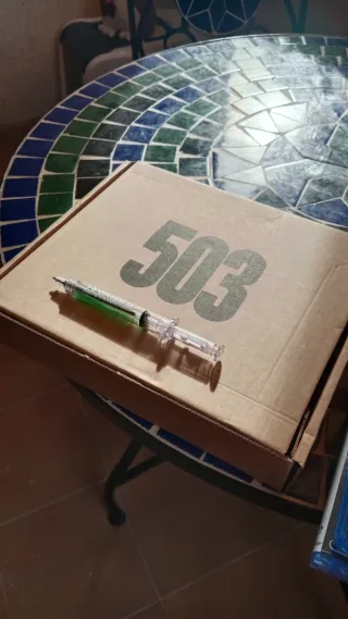 Caja La sustancia 503 con bolígrafo jeringa