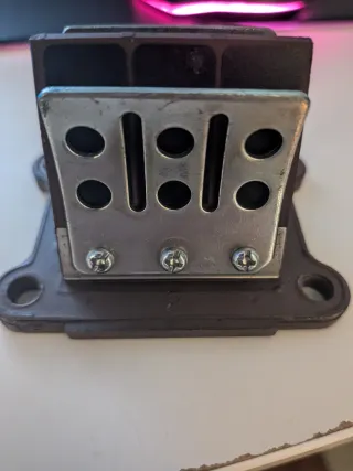 Caja de láminas Derbi Euro 4 6 pétalos