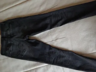 Vaqueros niño negro con efecto desgastado.Talla 14