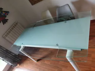 Mesa de comedor extensible de cristal y metal