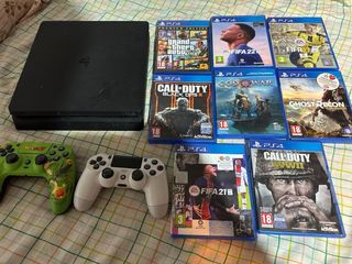 Consola PS4 + 6 Giochi + 2 Controller