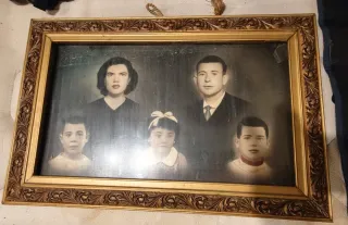 Marco de foto antiguo dorado, de los años 50.