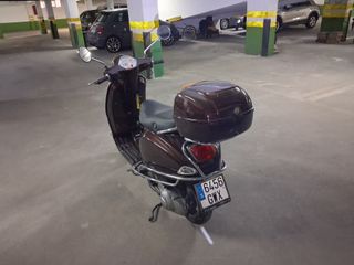 Vespa LX 125 Marrón Baúl