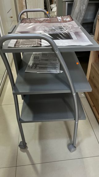 Mesa auxiliar metálica gris