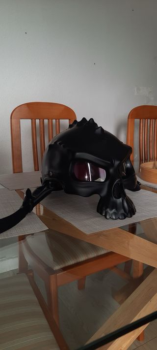 Casco de moto calavera negro