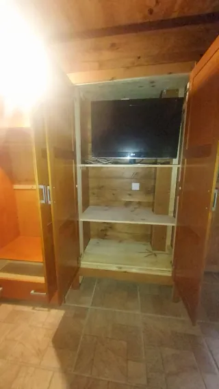 Armario ropero de madera