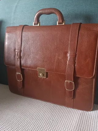 Maletín de cuero marrón