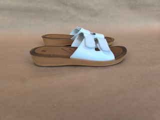 Sandalias planas doble tira — Blancas