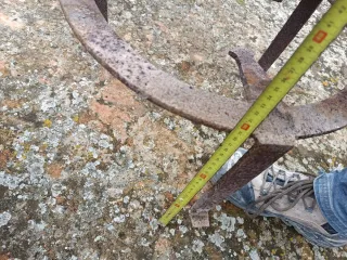 Trébede antiguo hierro fundido